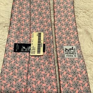 NWT Hermès Pink Geometric Silk Tie